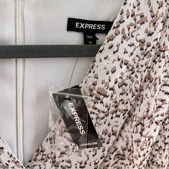 Patterned Tie Waist Ruffle Romper - Picture 2 of 2